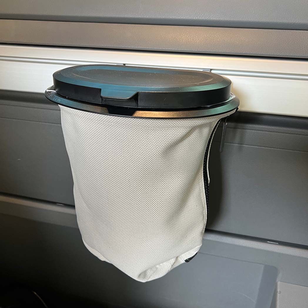 mülleimer camper Flextrash Halterung Miniküche VW California T5 T6 T6.1 – VANhackers
