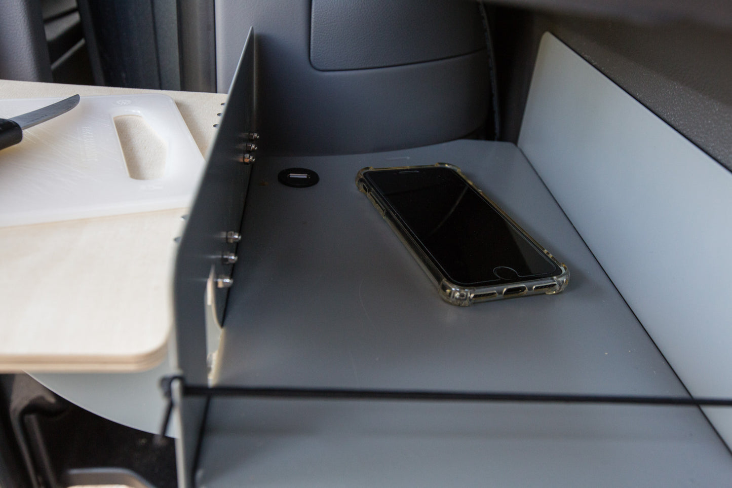 Schuhregal VW California mit Klapptisch, Shoeboxx, Trittstufenregal - VANhackers