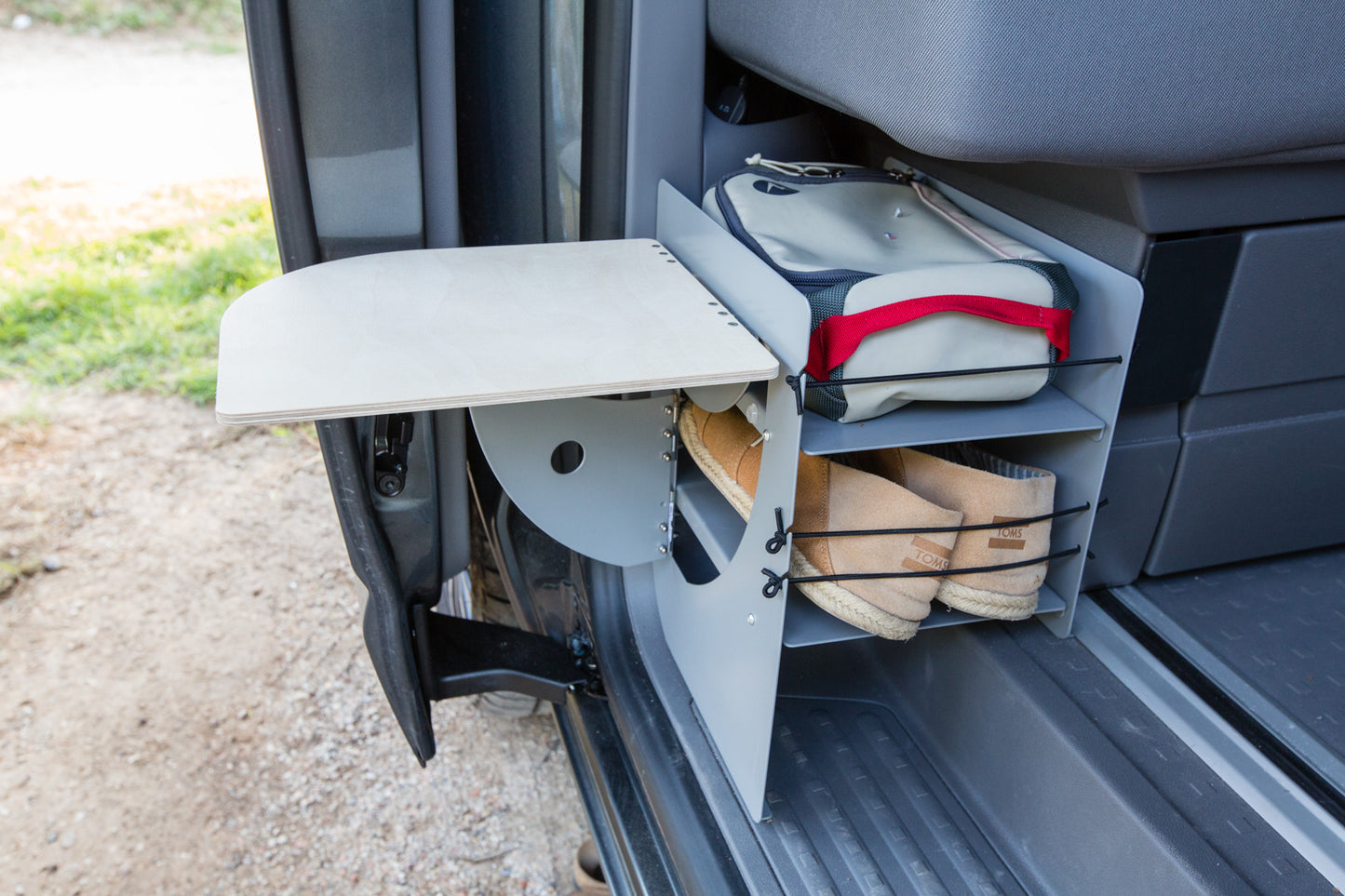 Schuhregal VW California mit Klapptisch, Shoeboxx, Trittstufenregal - VANhackers