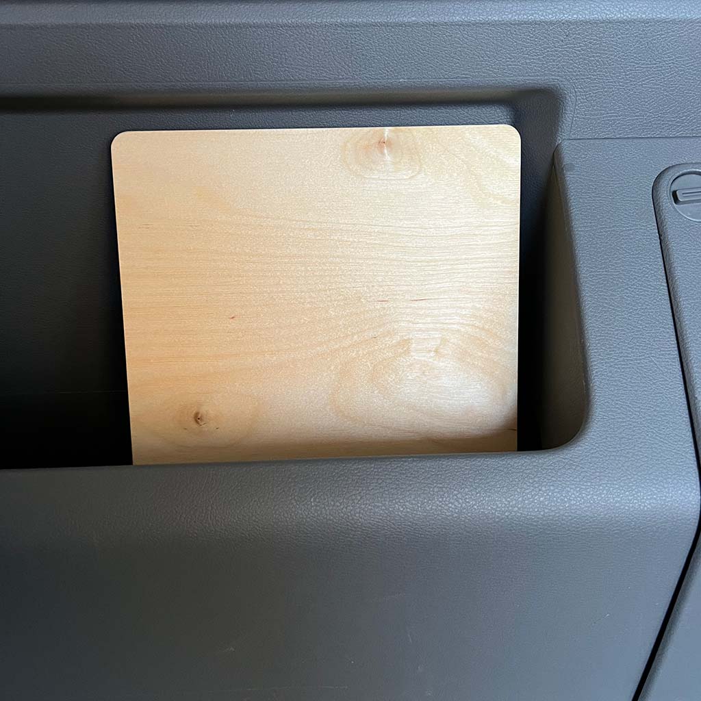 Schneidebrett und Arbeitsplatte für die Miniküche T6.1