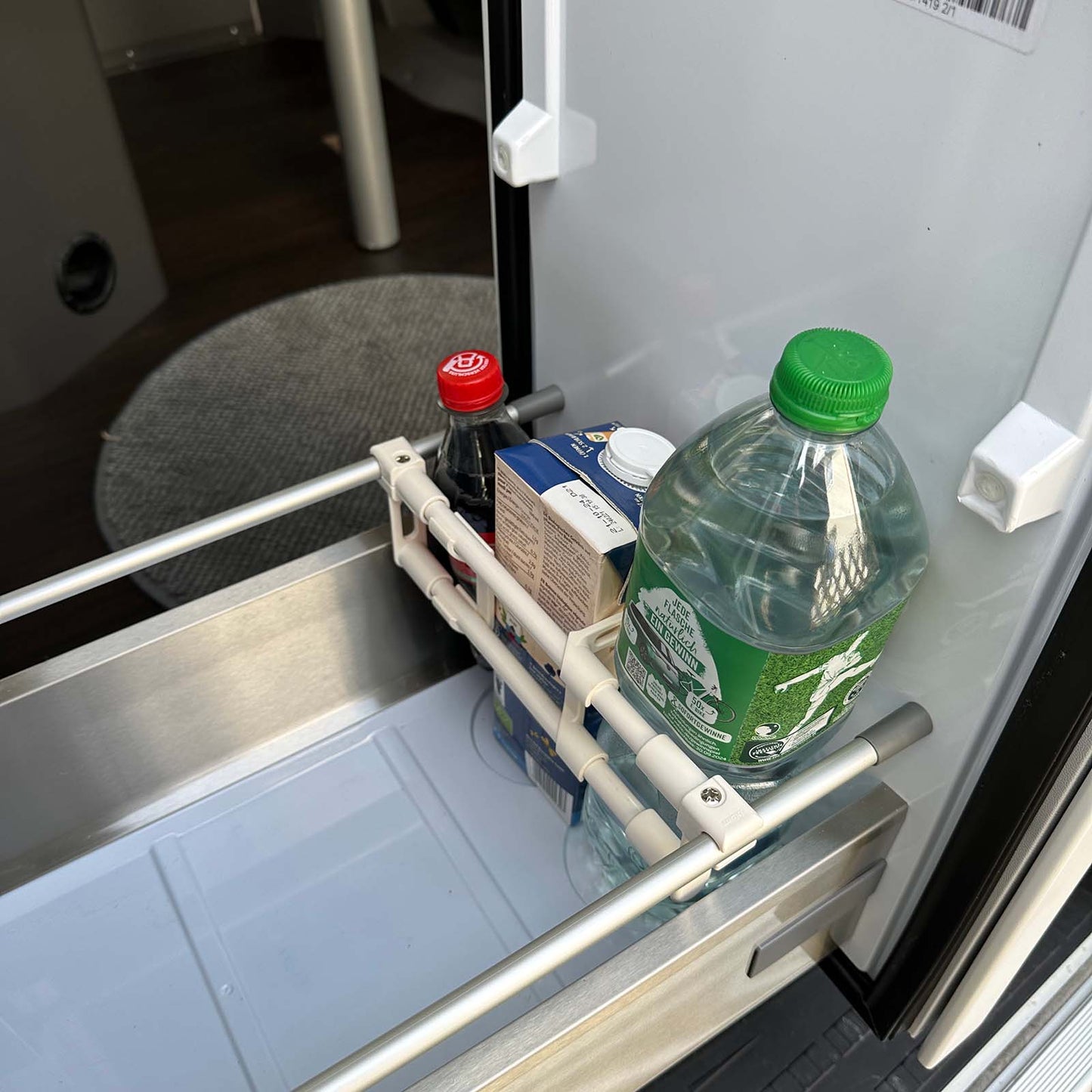 flaschen im kühlschrank aufbewahren Flaschenhalter Kühlschrank VW Grand California Camper Zubehör – VANhackers