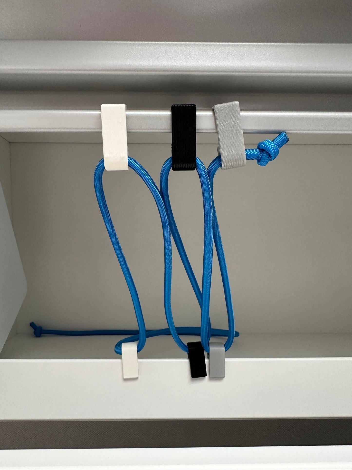Ablage und Spannnetz für das obere Staufach des VW Grand California