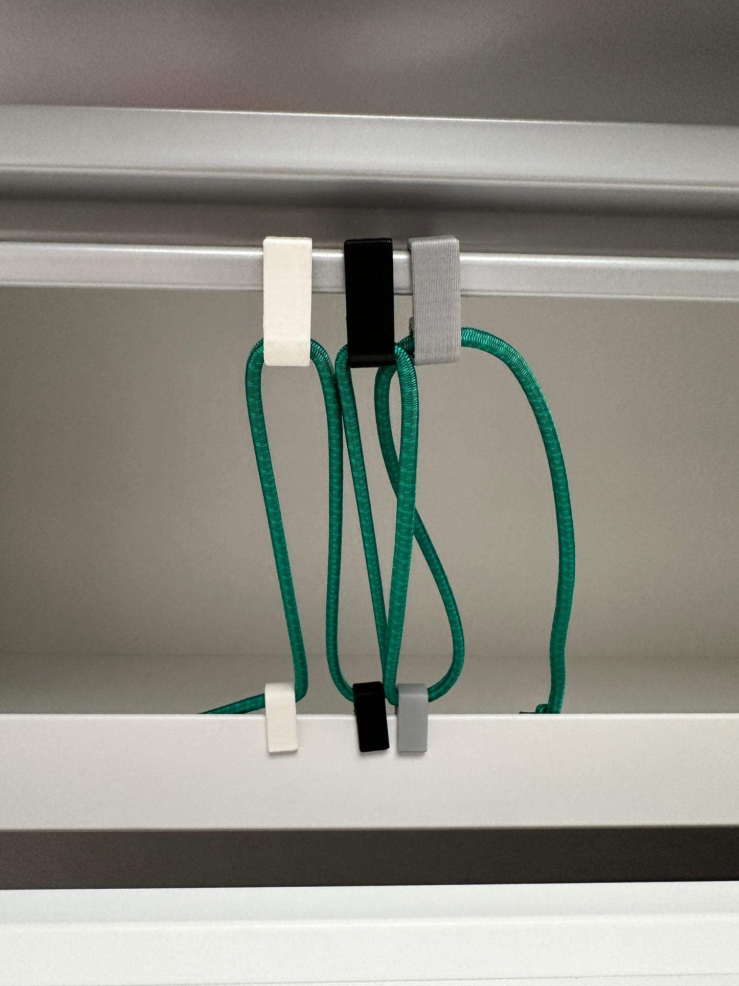 Ablage und Spannnetz für das obere Staufach des VW Grand California