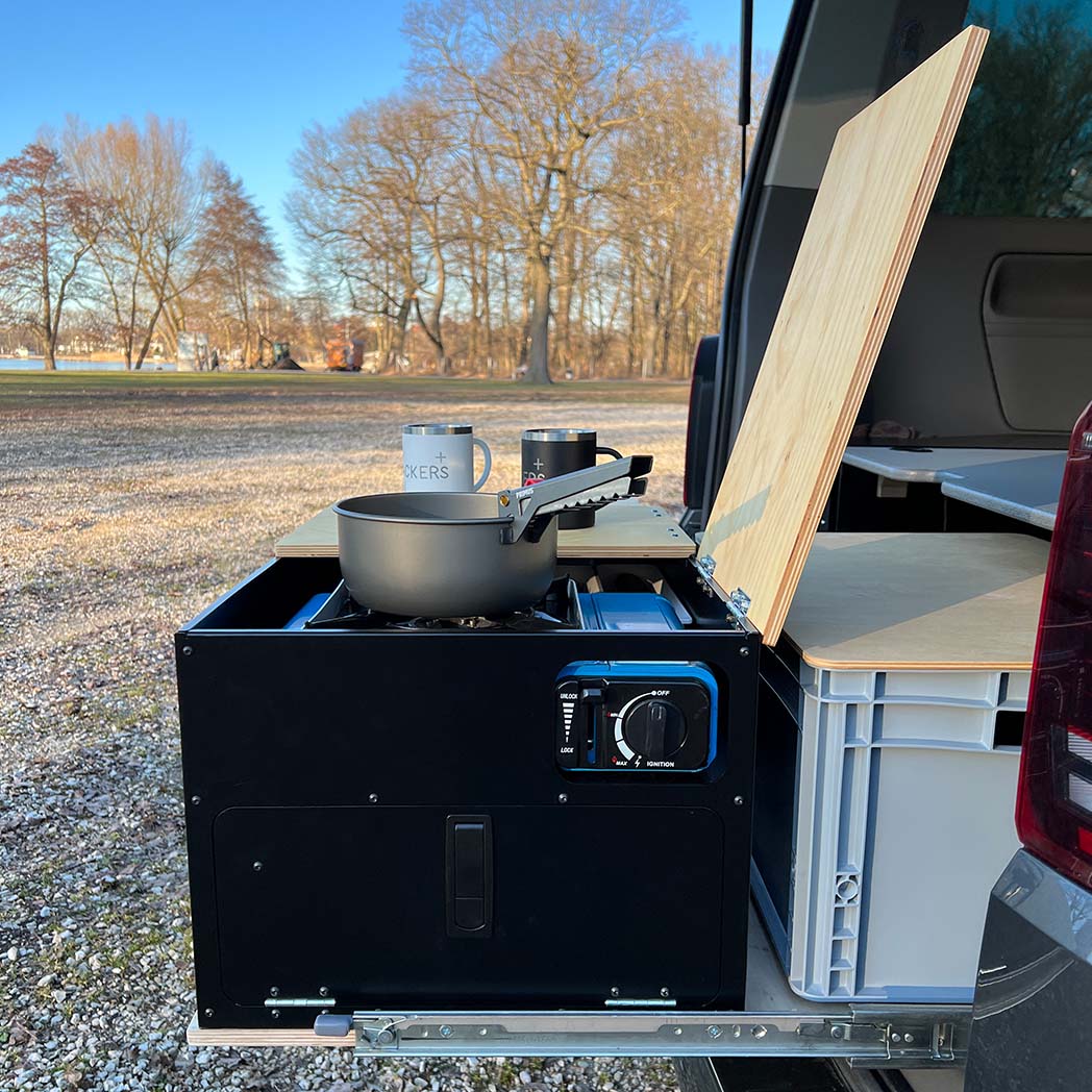 kompakte Küchenbox VW California Zubehör, immer alles dabei im Campervan - VANhackers